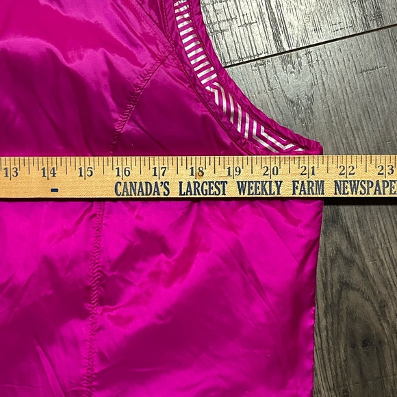 UNDER ARMOUR womens large Cold gear hot pink packable vest - Picture 10 of 11